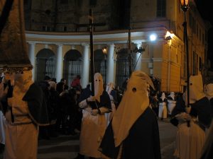 Chieti Processione_del_Venerdì_Santo_di_Chieti-confraternita_II