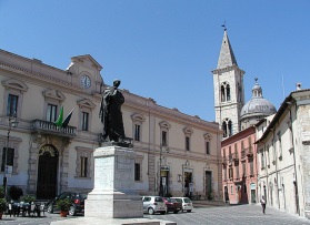 Sulmona piazza d'Ovidio